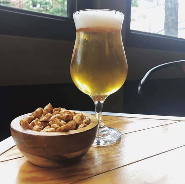 Sunday feels with Royal Coconut Cream Ale and spicy smokey peanuts. ? . .…