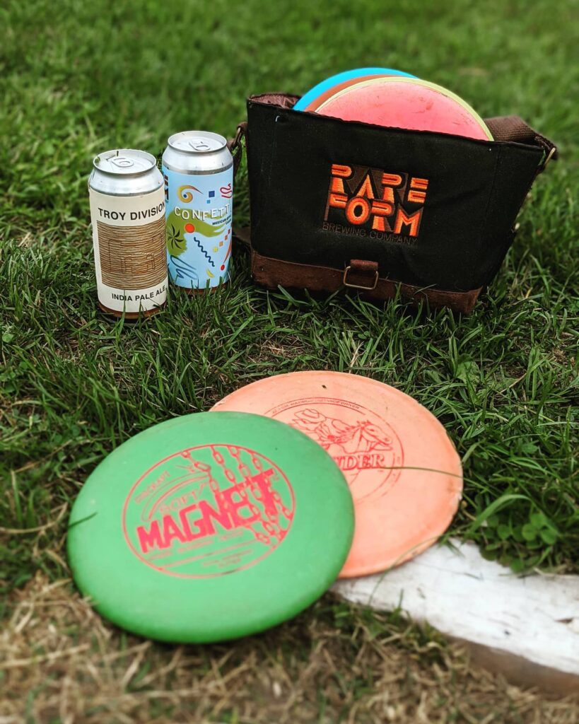 All this beautiful weather has us extra excited for disc golf. ?⁣